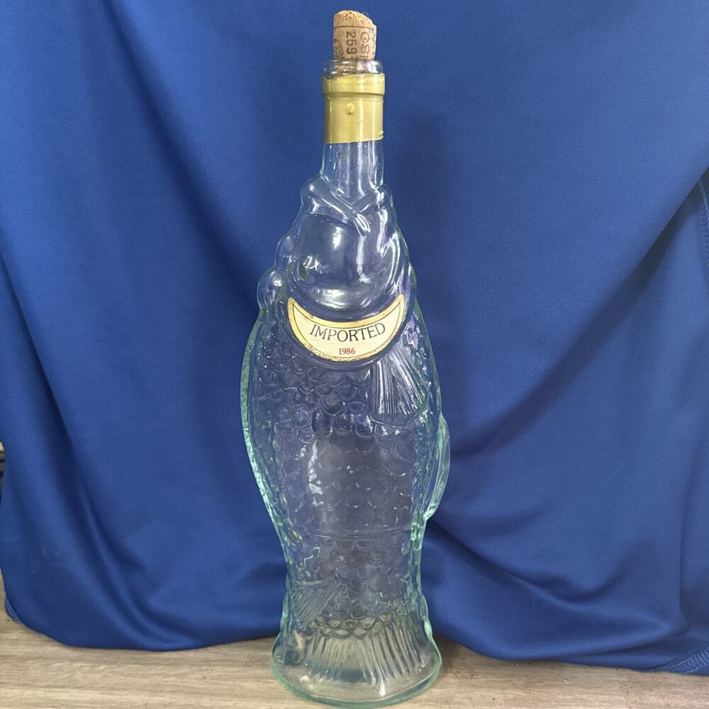PESCEVINO Fish Shape 1985 Wine bottle Italy 13-1/4” tall with Cork & Label